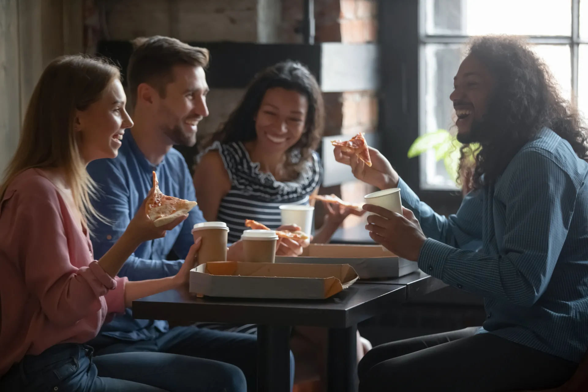 Friends eating pizza