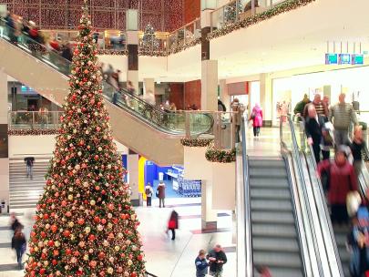 holiday shopping at the mall in 2023 driving retail success