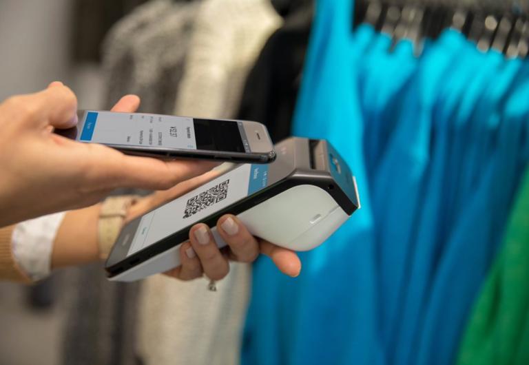 Verifone Carbon Mobile 5 supports alternative payment methods, cross border, domestic and alternative financing